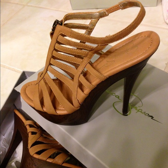 High heels by Jessica Simpson - Picture 1 of 3