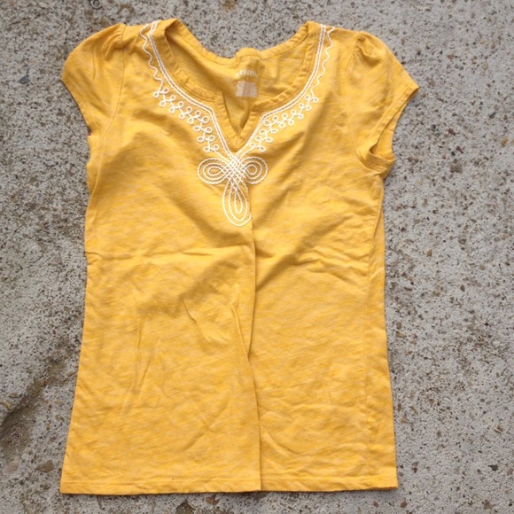Cute yellow shirt