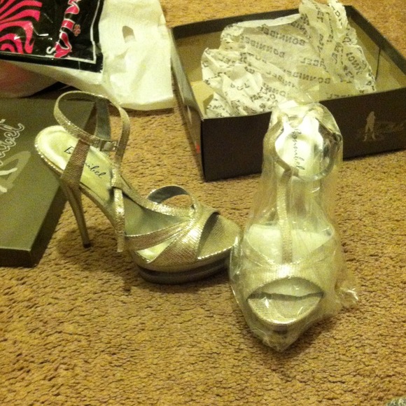In like new condition silver stiletto heels size6