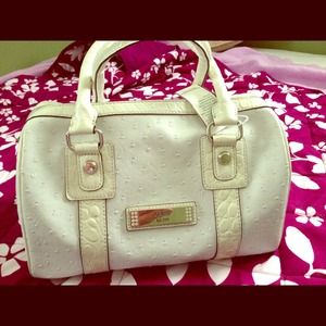 Guess purse. NWT 🌺price reduced 🌺