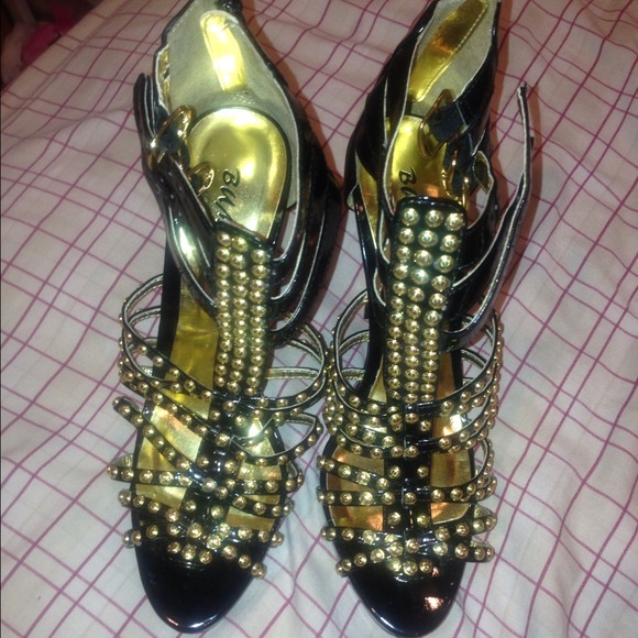 Hold till 5/31 Black and gold strappy heels!