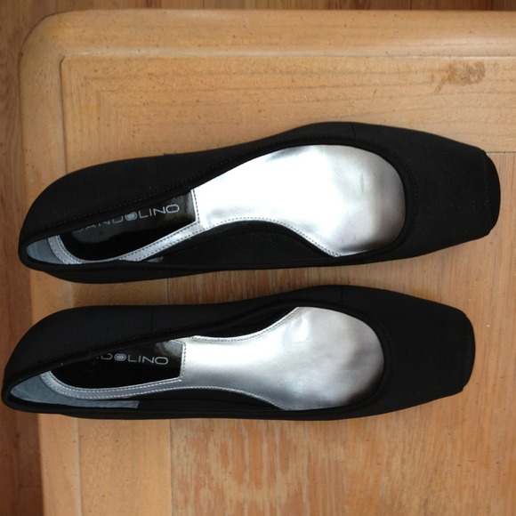 Bandolino brand new size 7.5 black flats