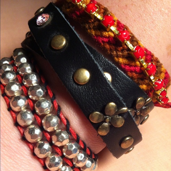 SOLD Lot of Indie jewelry (Betsey Johnson). - Picture 2 of 4