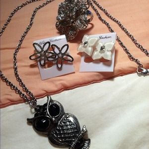 Bundle of jewelry (Forever 21)
