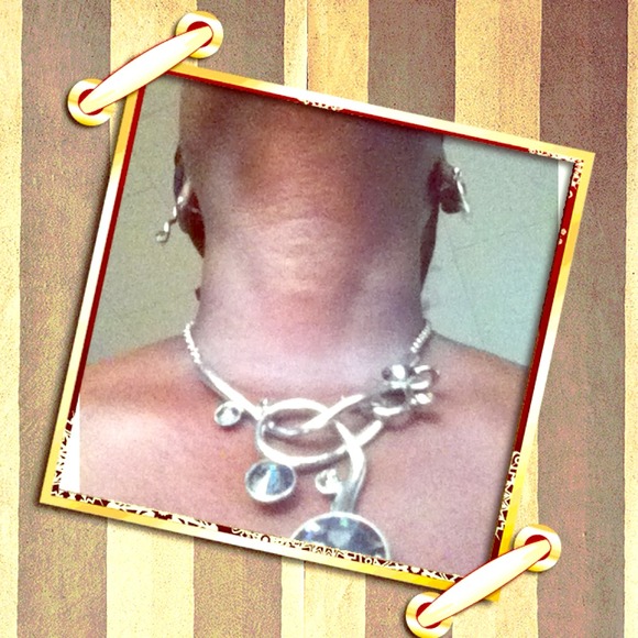 Beautiful earring and necklace set