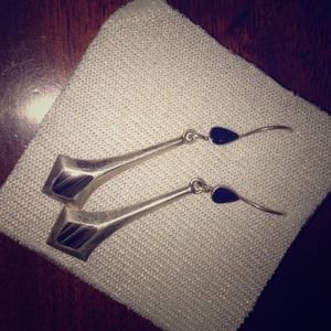 NWOT dangle earrings