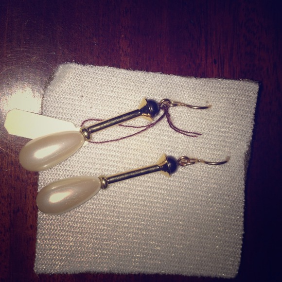 NWT pearl drop earrings - Picture 1 of 1