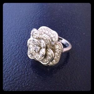 Banana Republic Crystal Flower Cocktail Ring Sz 6