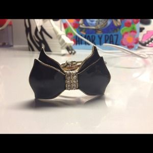 Bow bracelet