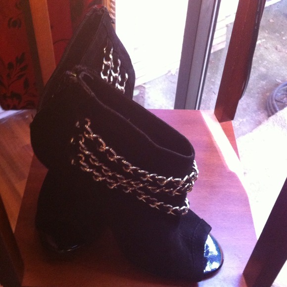 Shoes - Picture 2 of 3