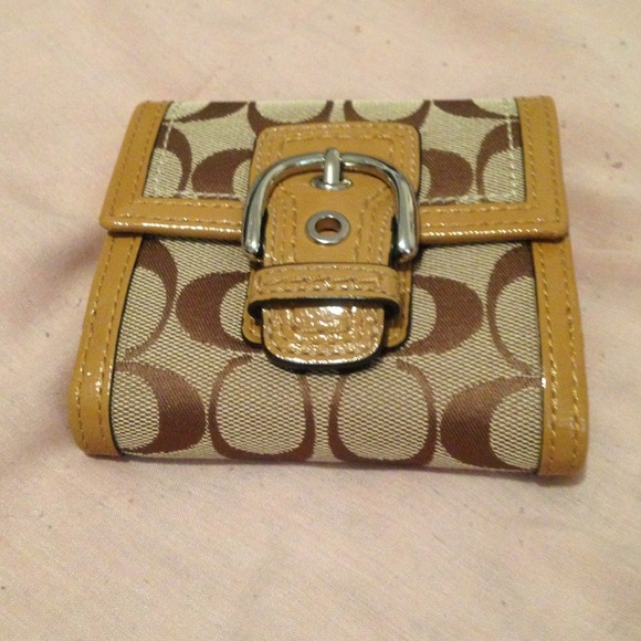 Coach signature wallet
