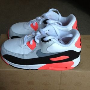 Air Max lil girl 9 brand new