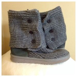 Gray knit uggs