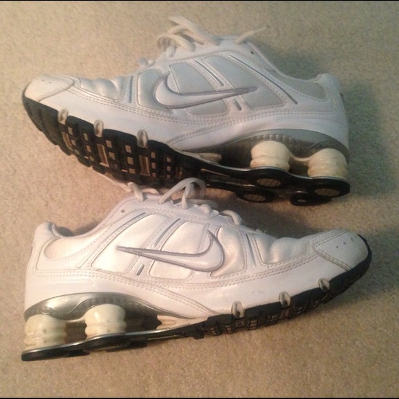 ❌SOLD ❌Nike Womens All White Shox Size 8