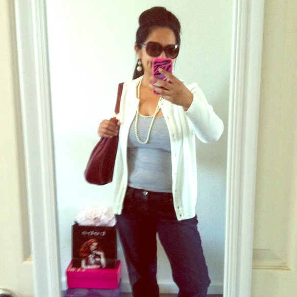 •SOLD in bundle to @taniachiu•White Cardigan