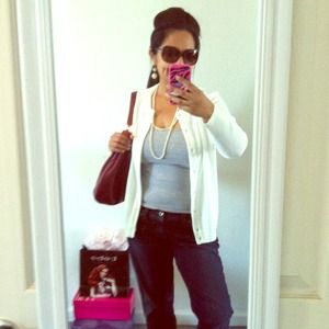 •SOLD in bundle to @taniachiu•White Cardigan