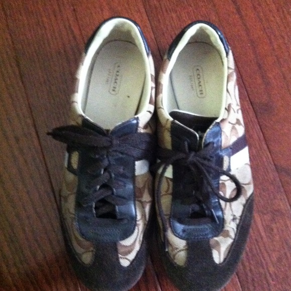 Size 10 authentic coach tennis shoes - Picture 2 of 3