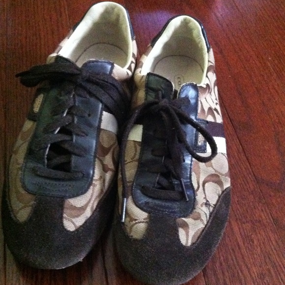 Size 10 authentic coach tennis shoes - Picture 3 of 3