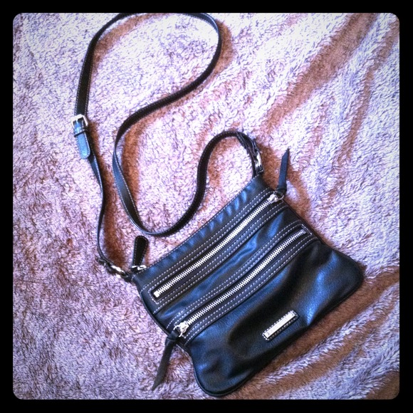 Nine West Handbags - Nine West Zipper Bag