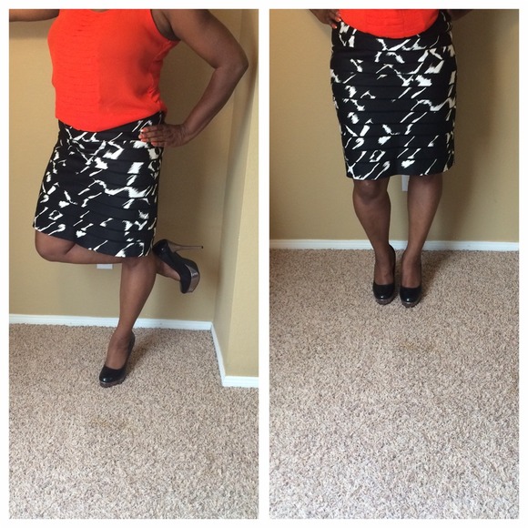 Liv Dresses & Skirts - 💌 Beautiful black and white skirt💌