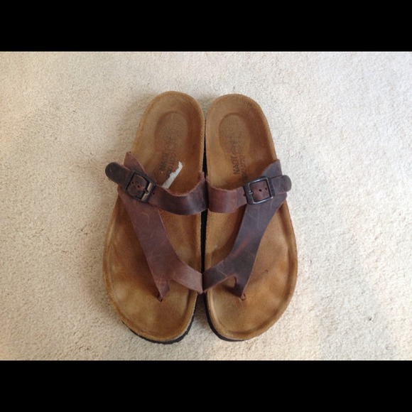 Noat brown leather sandals