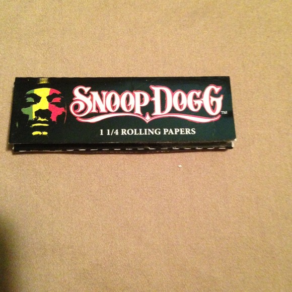 Snoop Dogg rolling papers