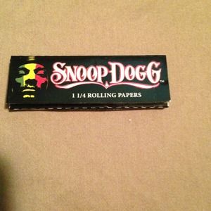 Snoop Dogg rolling papers
