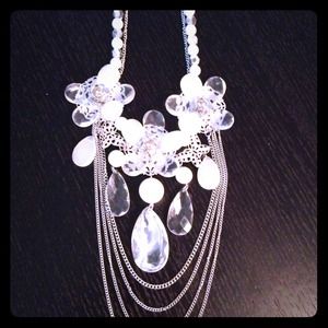 ⬇⬇ Flower necklace