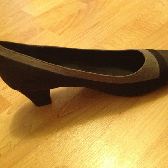 Heels - Picture 3 of 3