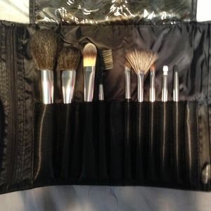 Set of 9 makeup brushes. BRAND NEW!