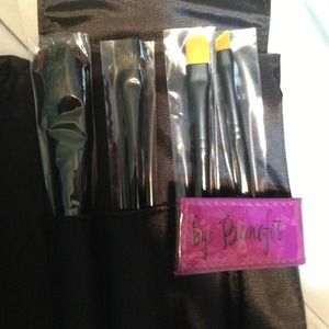 Bundle!! Set of 4 Benefit brushes and blush