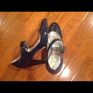 Kenneth Cole Navy Blue Cutest Heels!