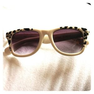 Betsey Johnson sunglass white/raven