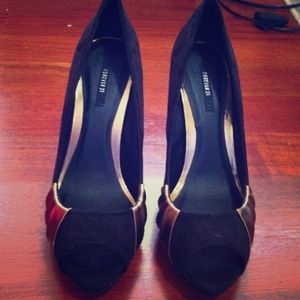 NWB black suede gold plated peeptoe pumps