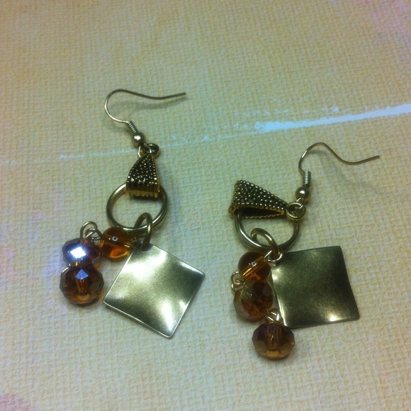 #07.  3pc. Brass findings w/ Austrian  crystals.❤️ - Picture 4 of 4