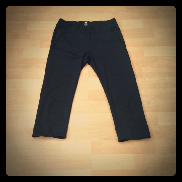 H&M Pants - SOLD IN BUNDLE Cropped black yoga pants