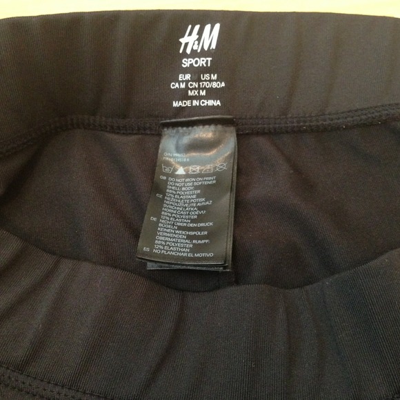 SOLD IN BUNDLE Cropped black yoga pants - Picture 4 of 4