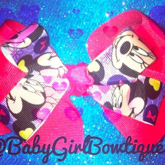 Minnie Mouse bows