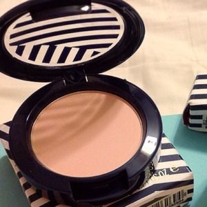 ⛔SOLD❌Mac powdered blush (Launch Away)