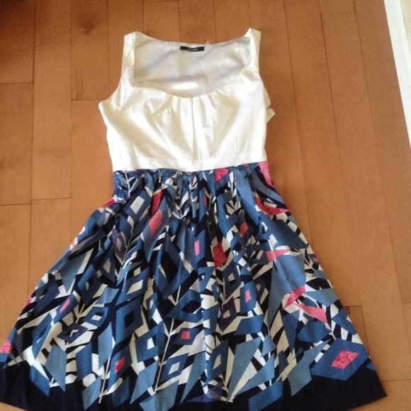 Beautiful Tahari Print Dress