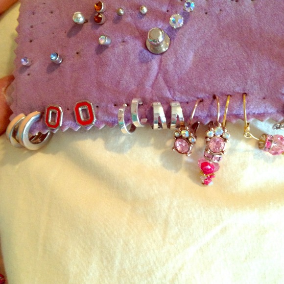 Earrings - Picture 1 of 4