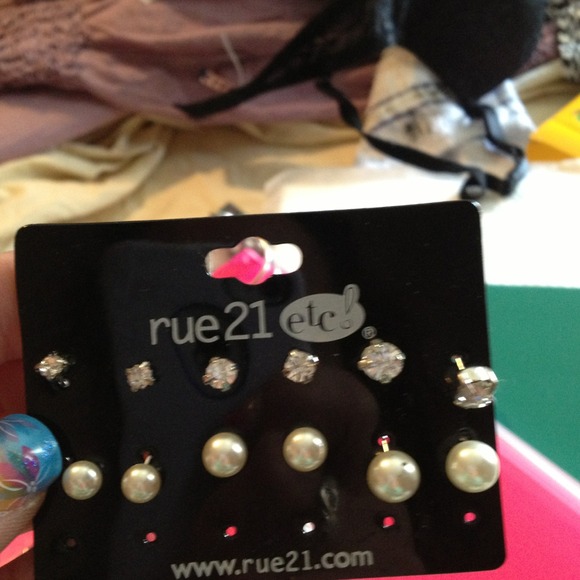 Earrings - Picture 3 of 4