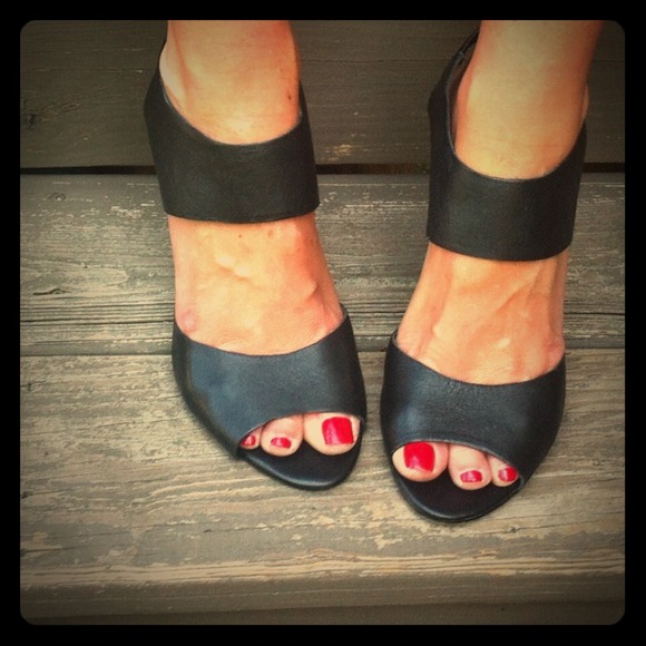 ***SOLD IN BUNDLE*** Fun, Edgy shoes!