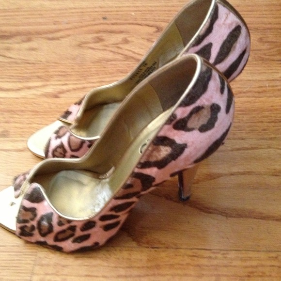 Shoes - Picture 2 of 3