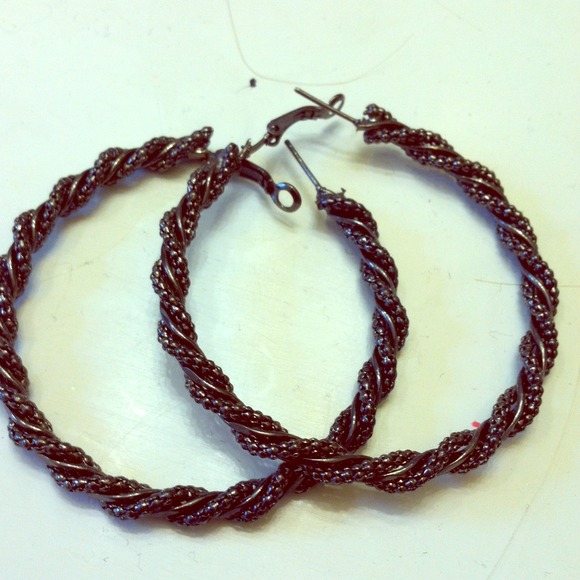 Twisted hoop earrings