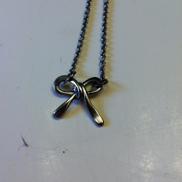 Tie bow necklace