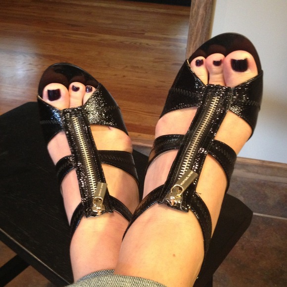 💋Black Patent leather MK heels💋