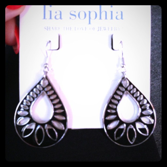 Lia Sophia Jewelry - Lia Sophia black drop earrings