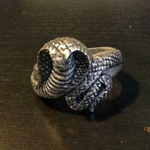 Cobra ring