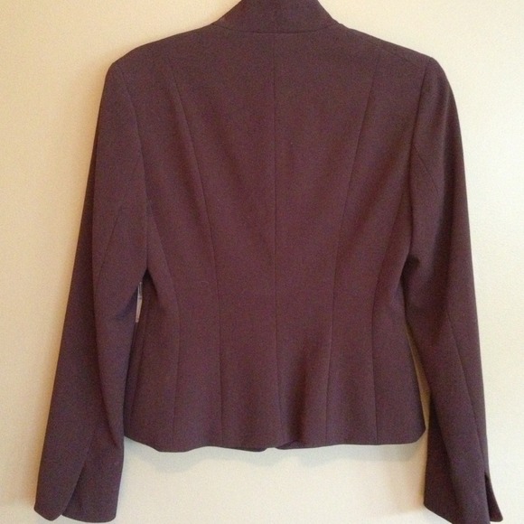 Tahari brand new blazer! Tags on - Picture 2 of 4